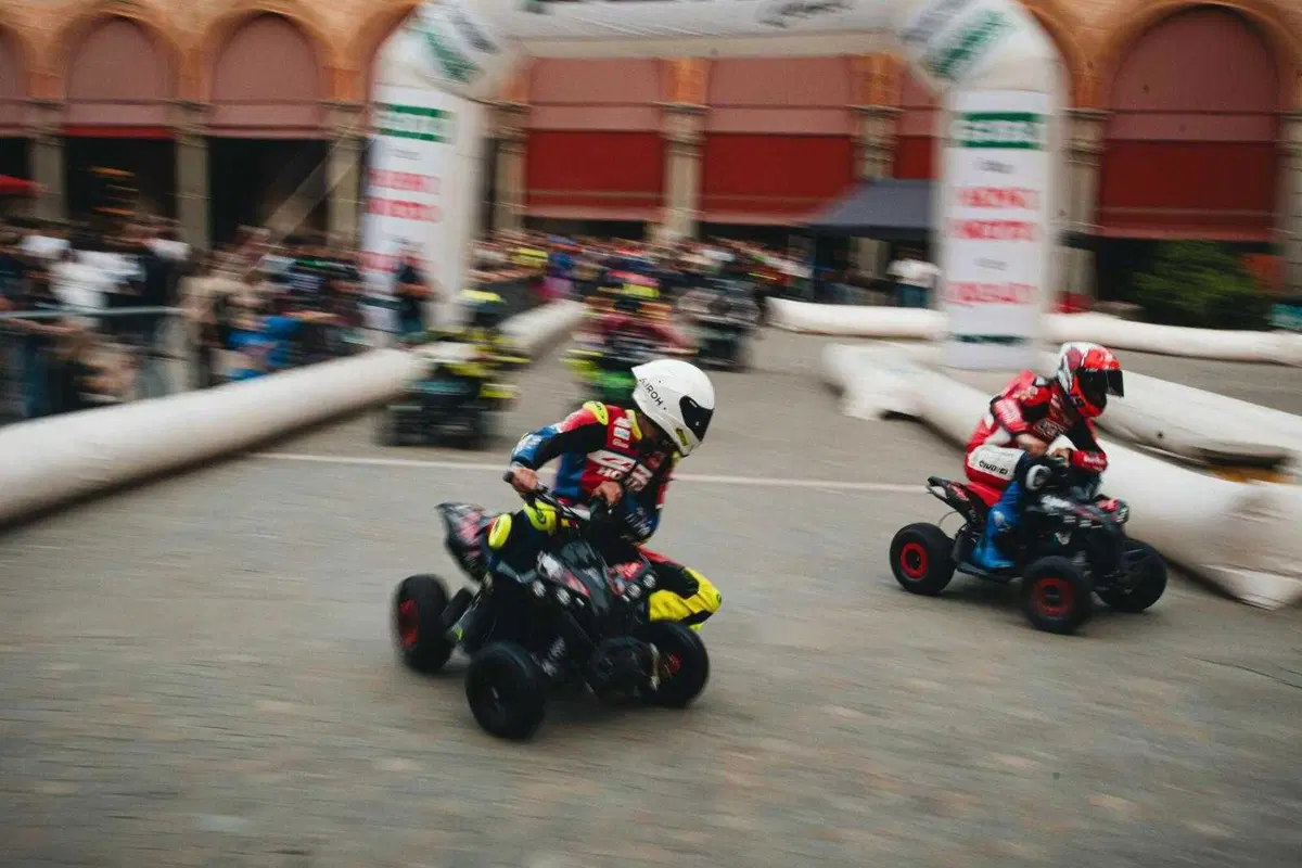 Dunlop CIV 2026, Imola: i piloti sfilano per le strade della città [VIDEO-GALLERY] (3)