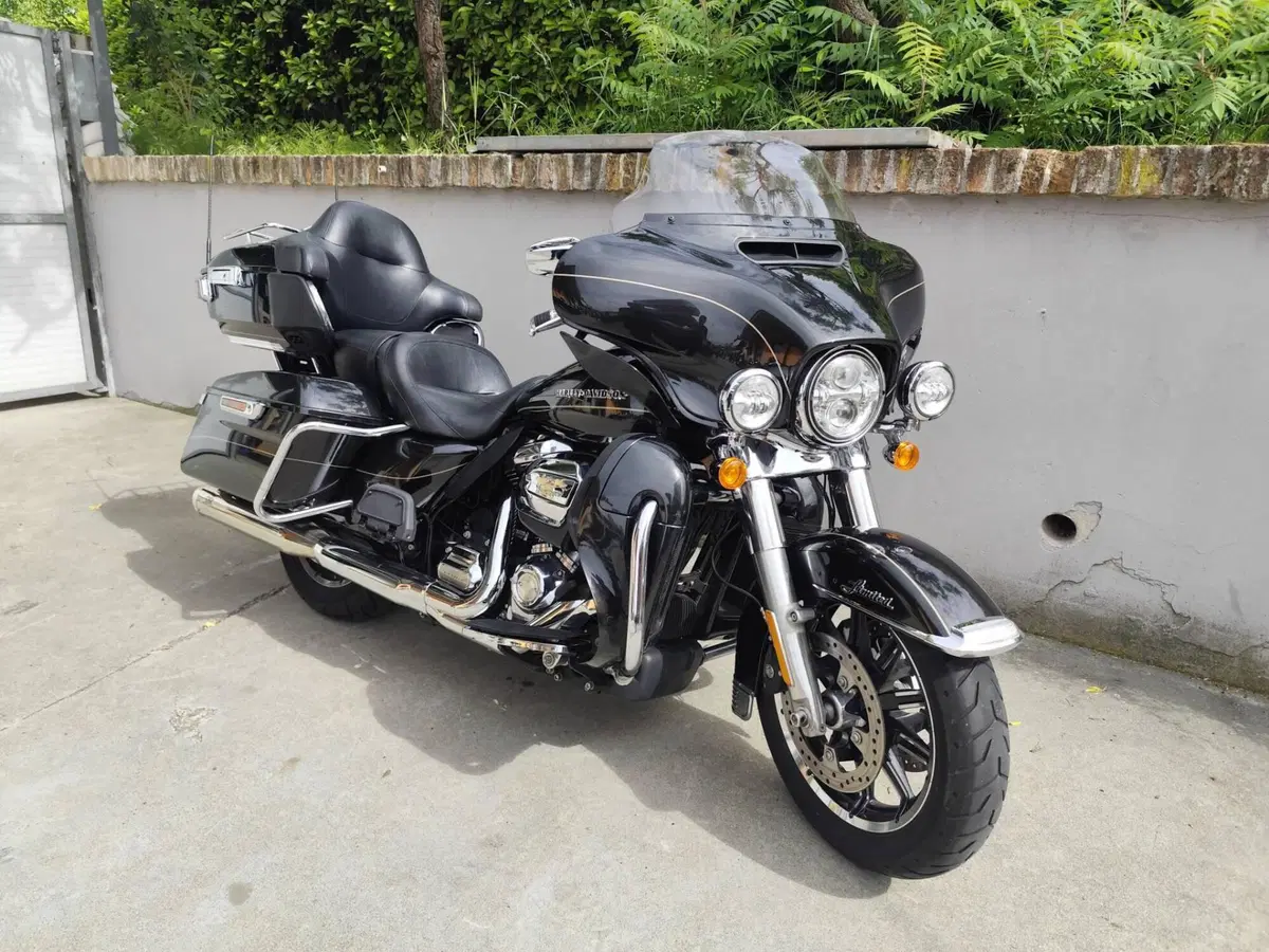 Harley-Davidson 107 Electra Glide Ultra Limited (2017 - 18) - FLHTK (2)