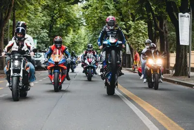 Dunlop CIV 2026, Imola: i piloti sfilano per le strade della citt&agrave; [VIDEO-GALLERY]