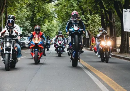  I piloti sfilano per le strade della città [VIDEO-GALLERY]