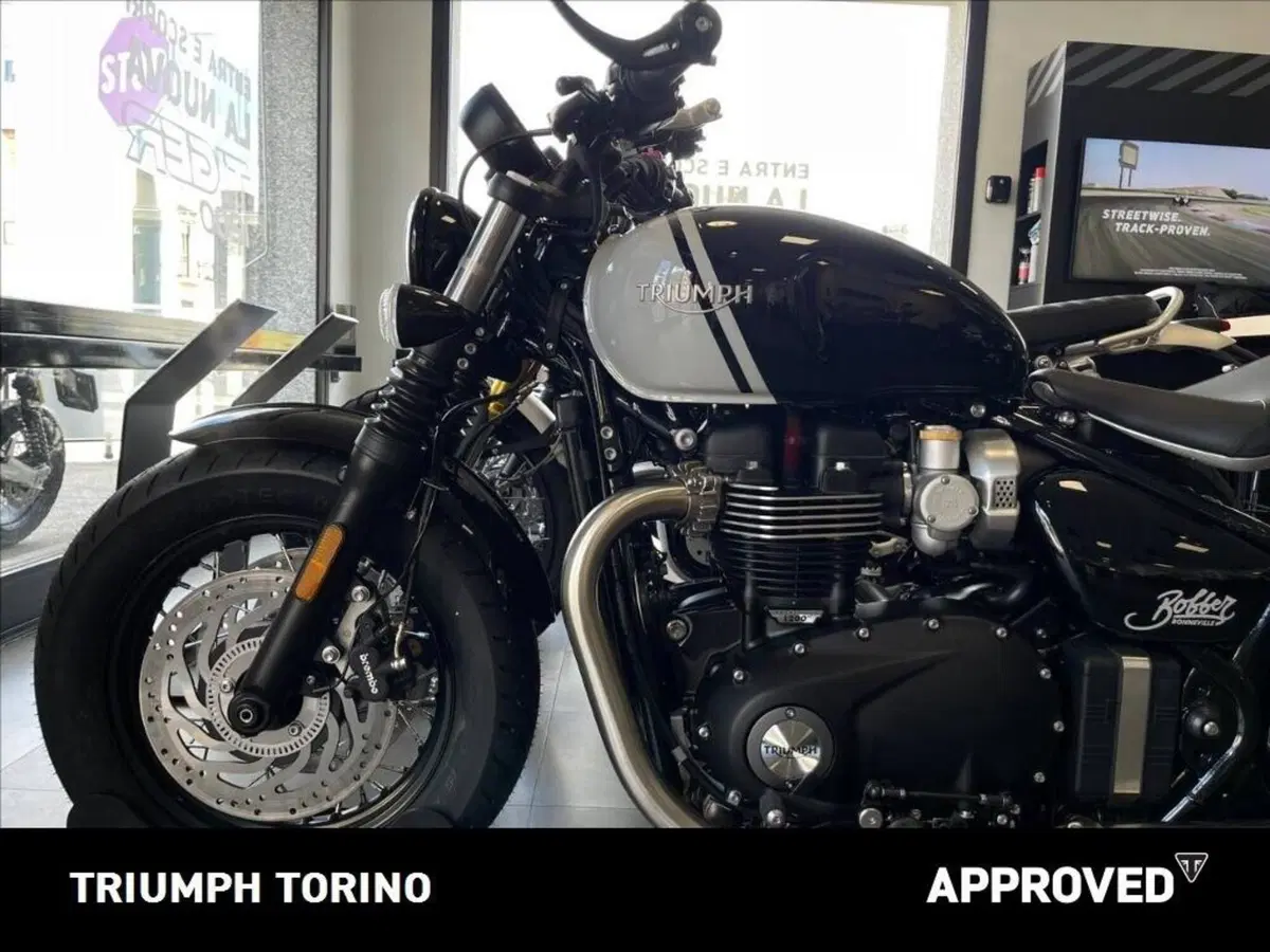 Triumph Bonneville Bobber 1200 (2021 - 25) (2)