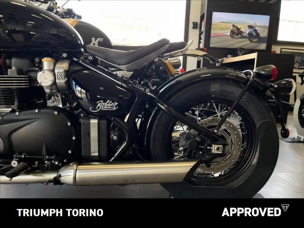 Triumph Bonneville Bobber 1200 (2021 - 25) (3)
