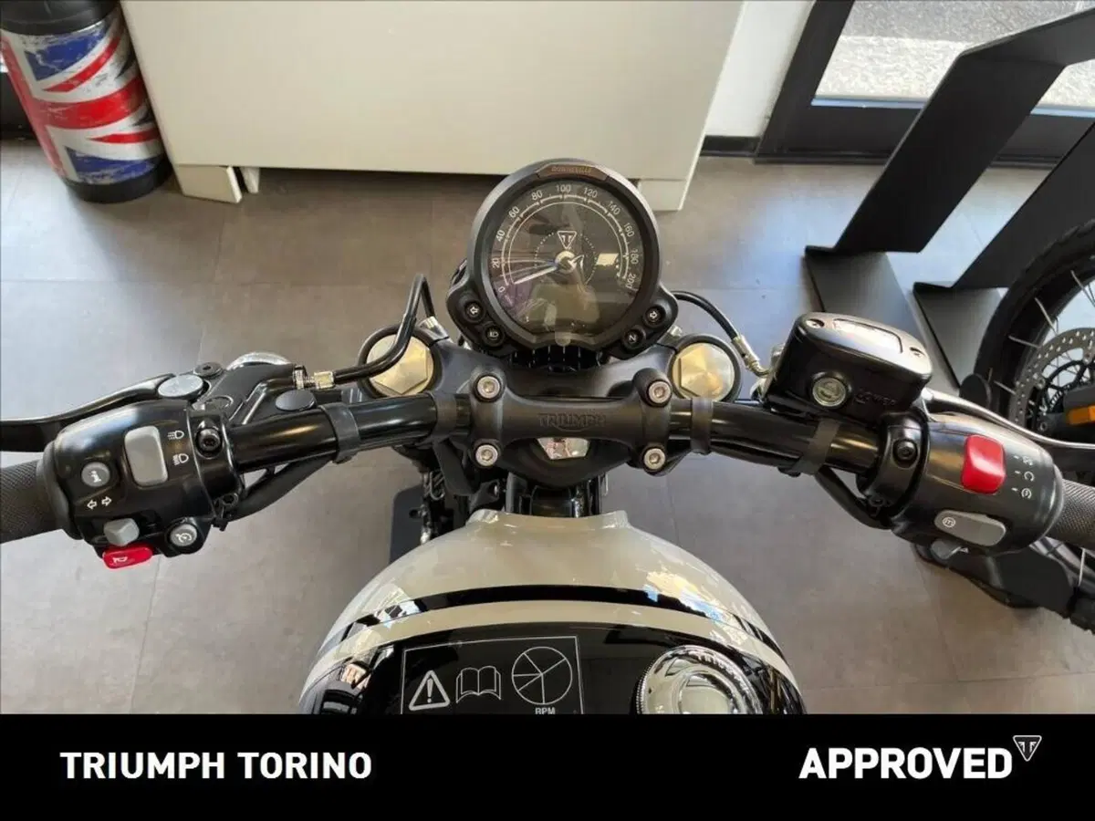 Triumph Bonneville Bobber 1200 (2021 - 25) (5)