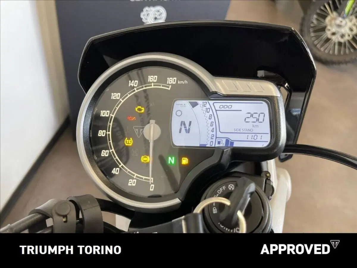 Triumph Tracker 400 (2026) (8)