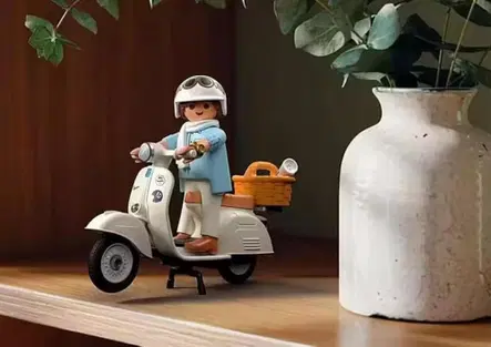 Anche Playmobil festeggia gli 80 anni di Vespa