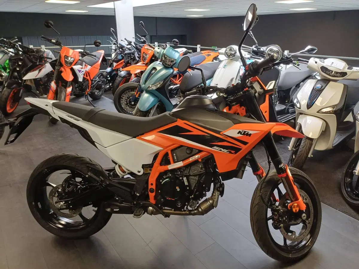 KTM 125 SMC R (2025 - 26) (4)