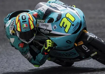 Moto3: Fernandez squalificato dai primi 6 GP della stagione per motori manomessi
