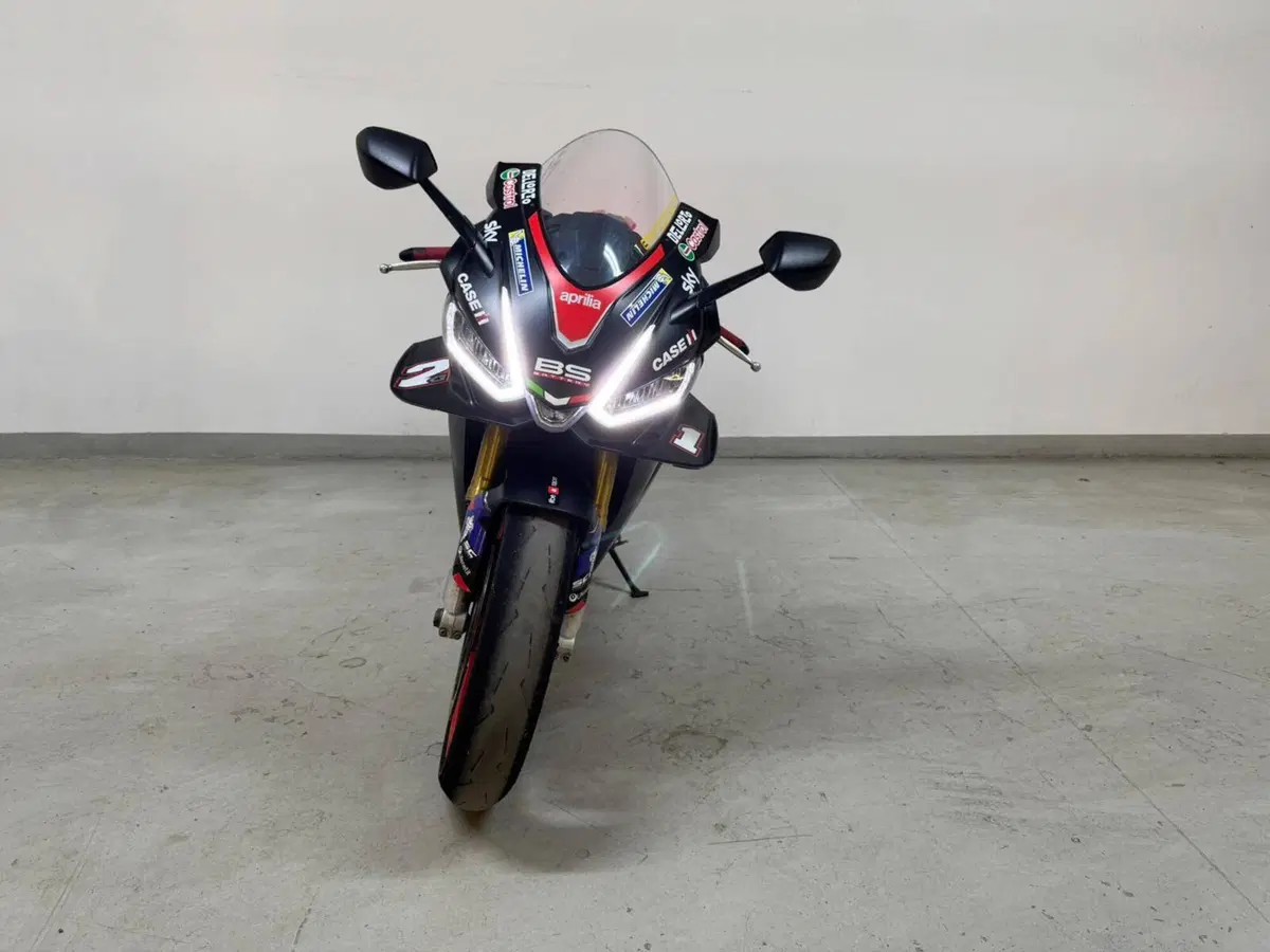 Aprilia RSV4 1100 (2021 - 24) (2)