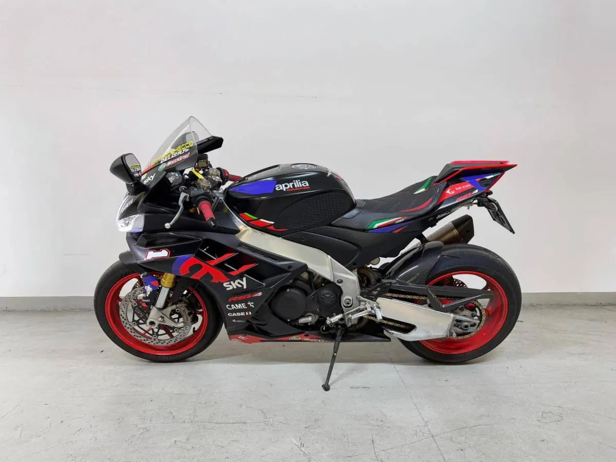 Aprilia RSV4 1100 (2021 - 24) (3)