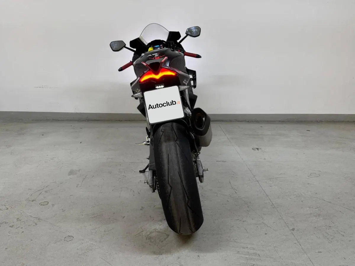 Aprilia RSV4 1100 (2021 - 24) (4)