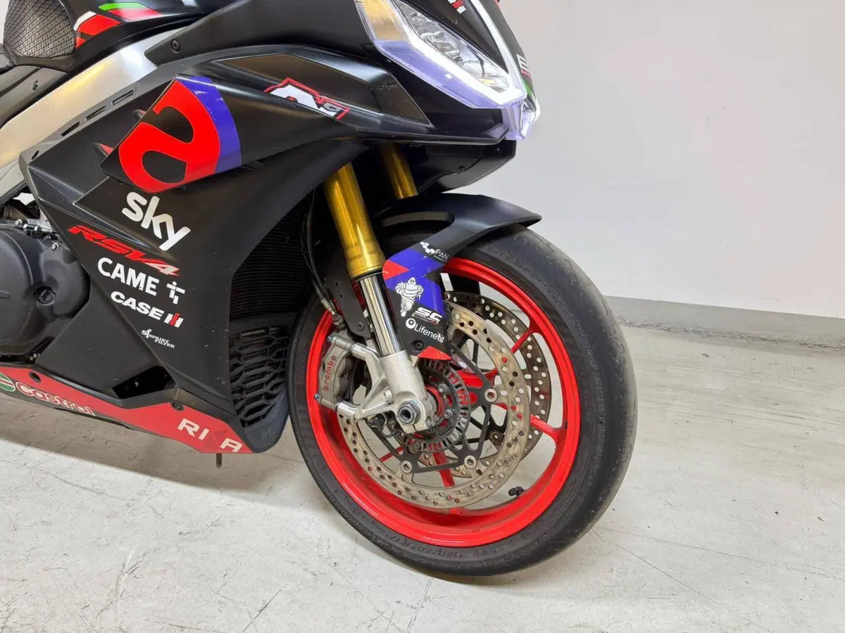 Aprilia RSV4 1100 (2021 - 24) (11)