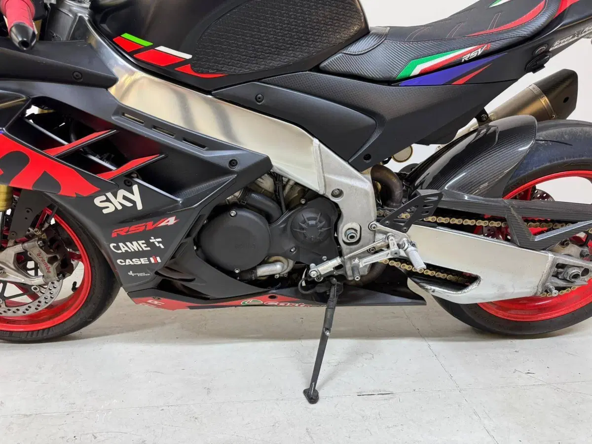 Aprilia RSV4 1100 (2021 - 24) (13)