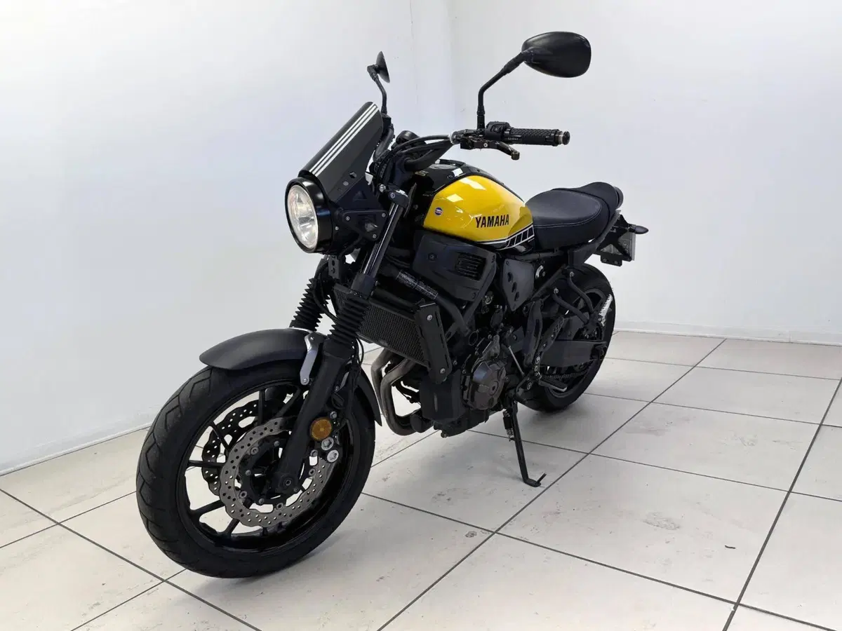Yamaha XSR 700 ABS 60th Anniversary (2016 - 18) (2)