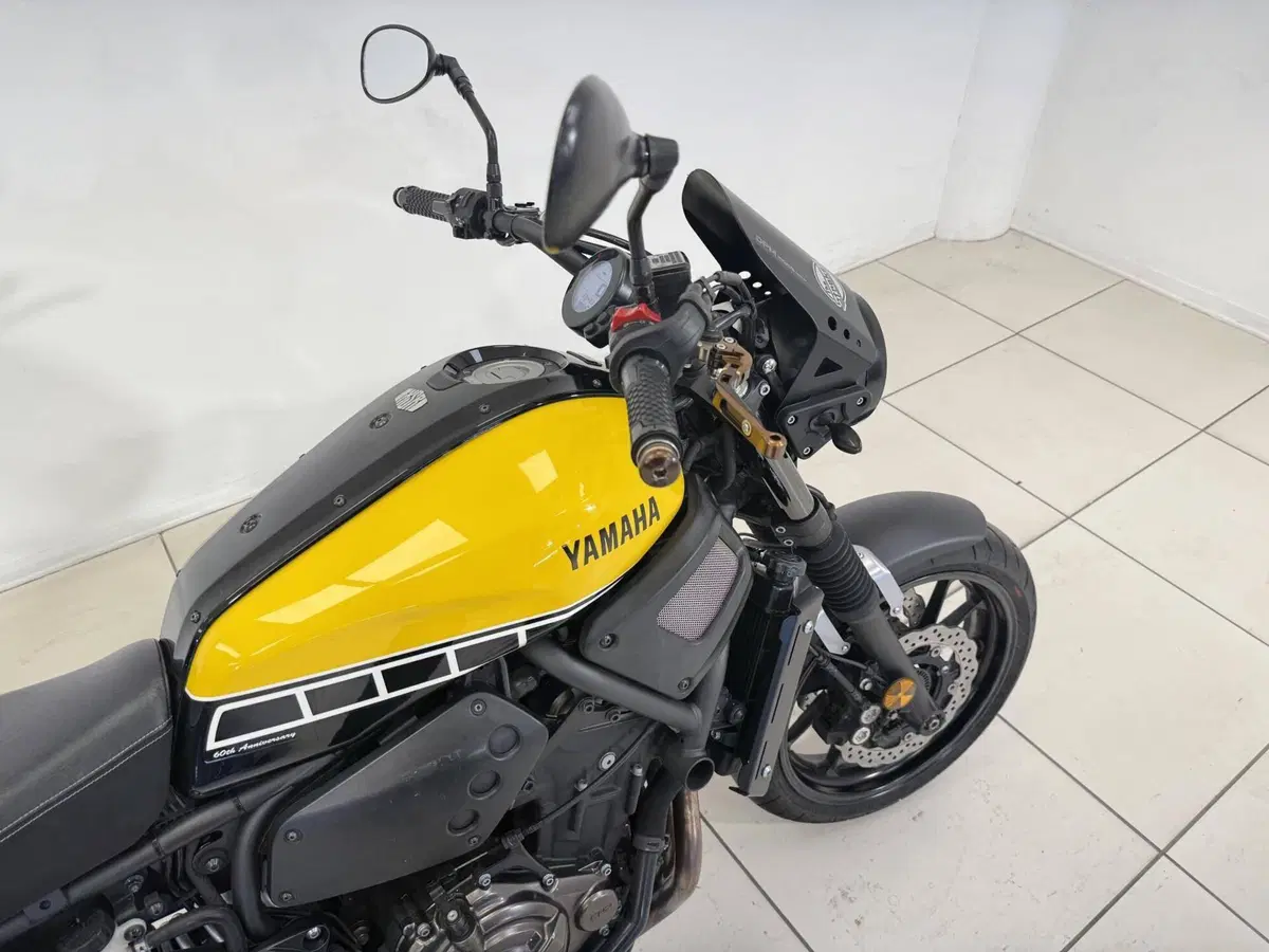 Yamaha XSR 700 ABS 60th Anniversary (2016 - 18) (8)
