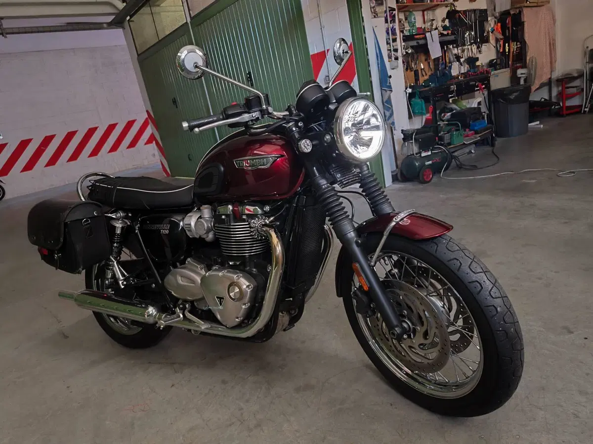 Triumph Bonneville T120 (2016 - 20) (4)