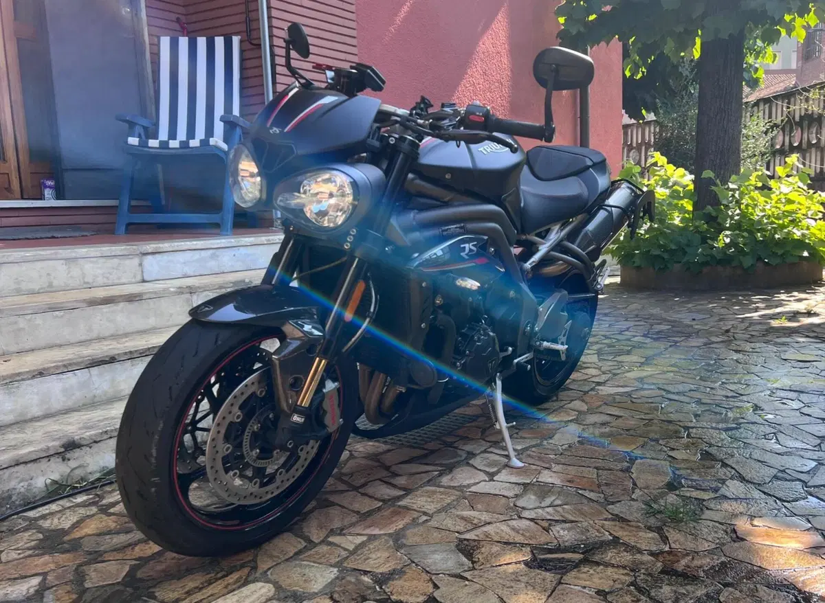 Triumph Speed Triple 1050 RS (2018 - 20) (5)