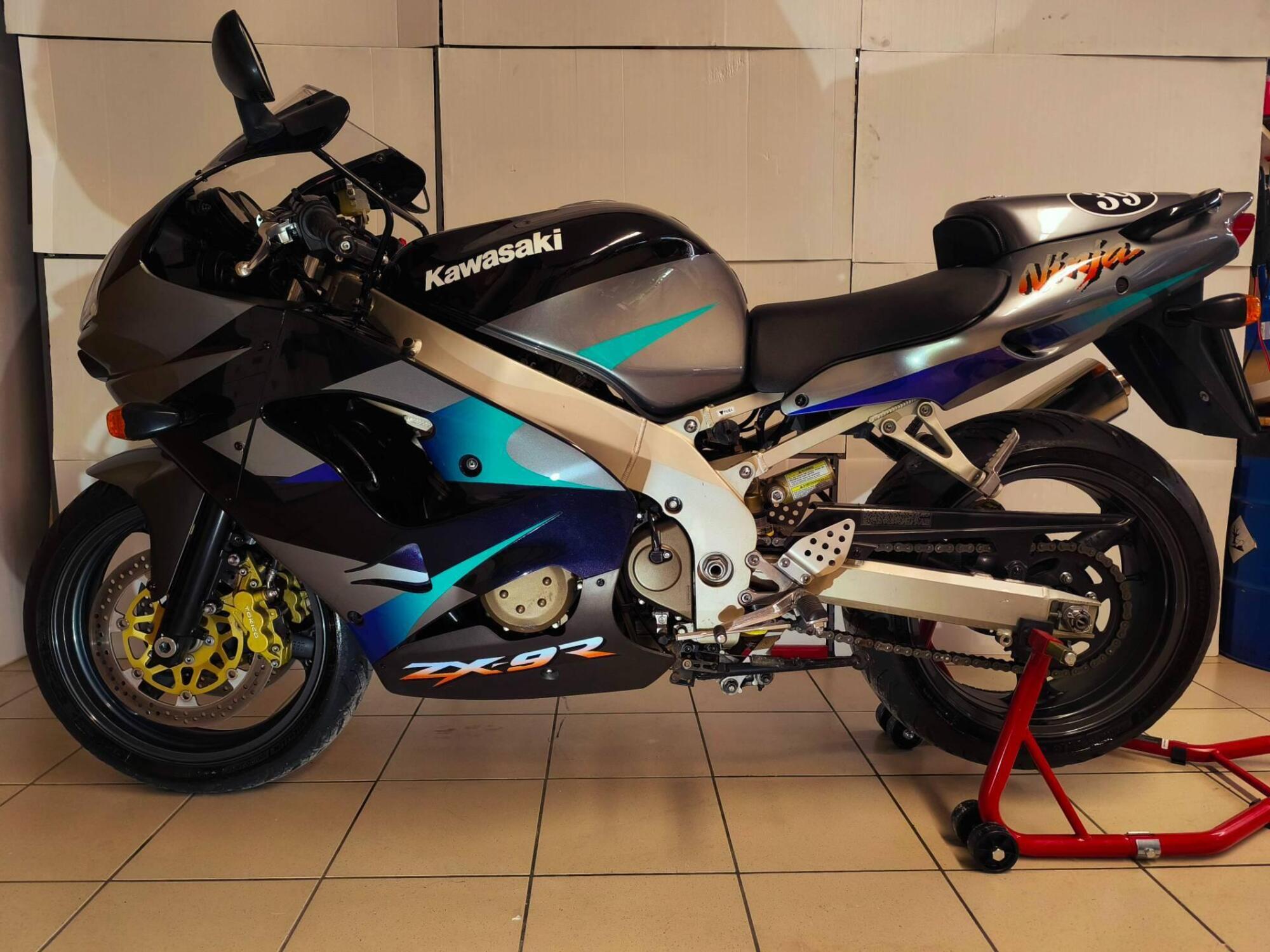 【中古】 内定をつかむ自己PR（〔1998〕） Vendo Kawasaki Ninja 900 ZX-9R (1998 - 01) usata a Urbino (codice
