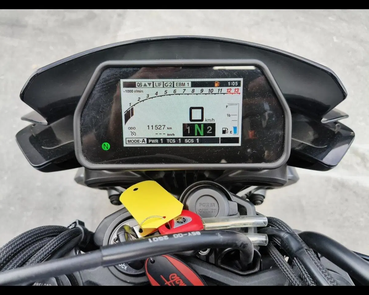Yamaha MT-10 (2022 - 26) (9)