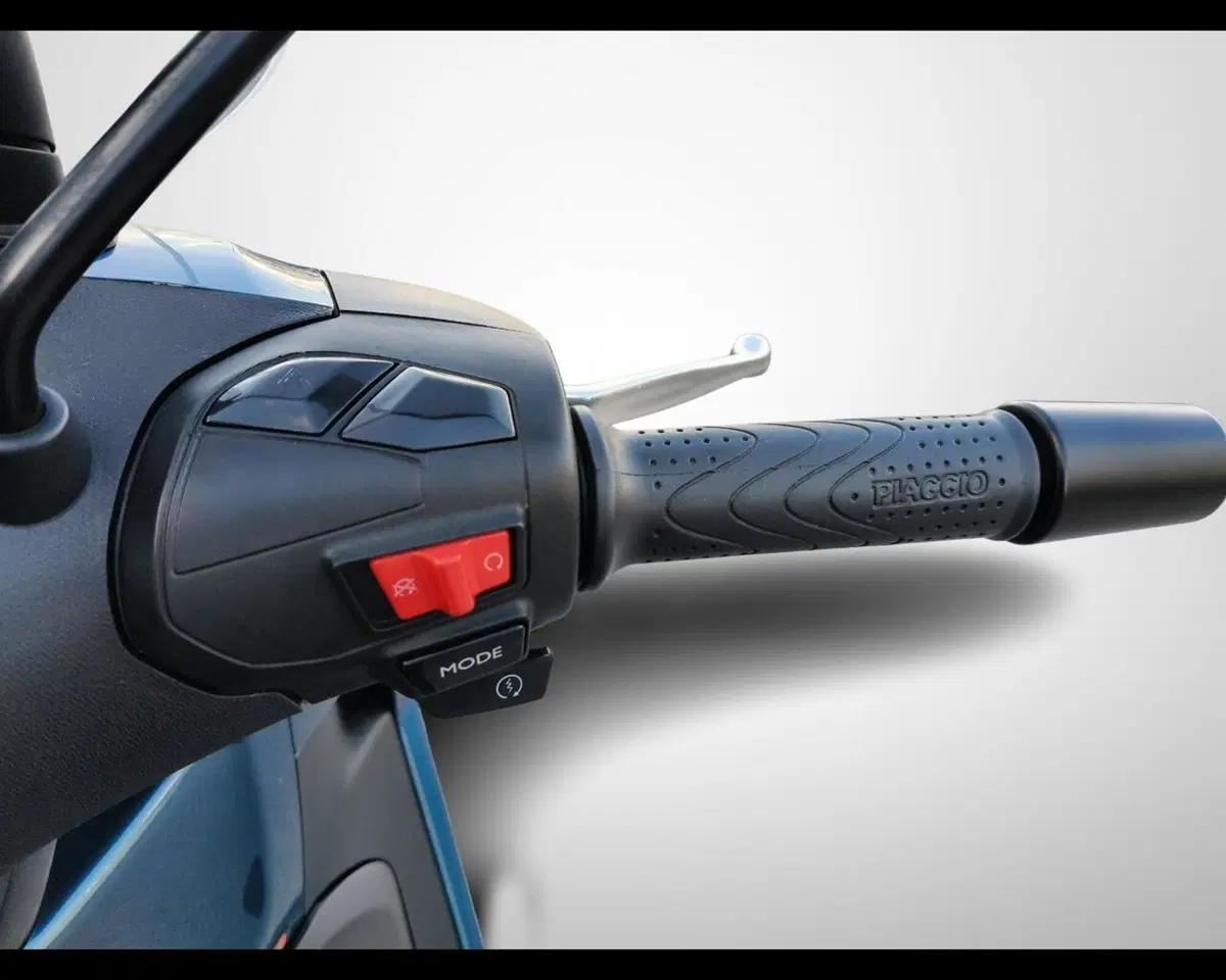 Piaggio Beverly 400 ABS-ASR (2021 - 24) (11)