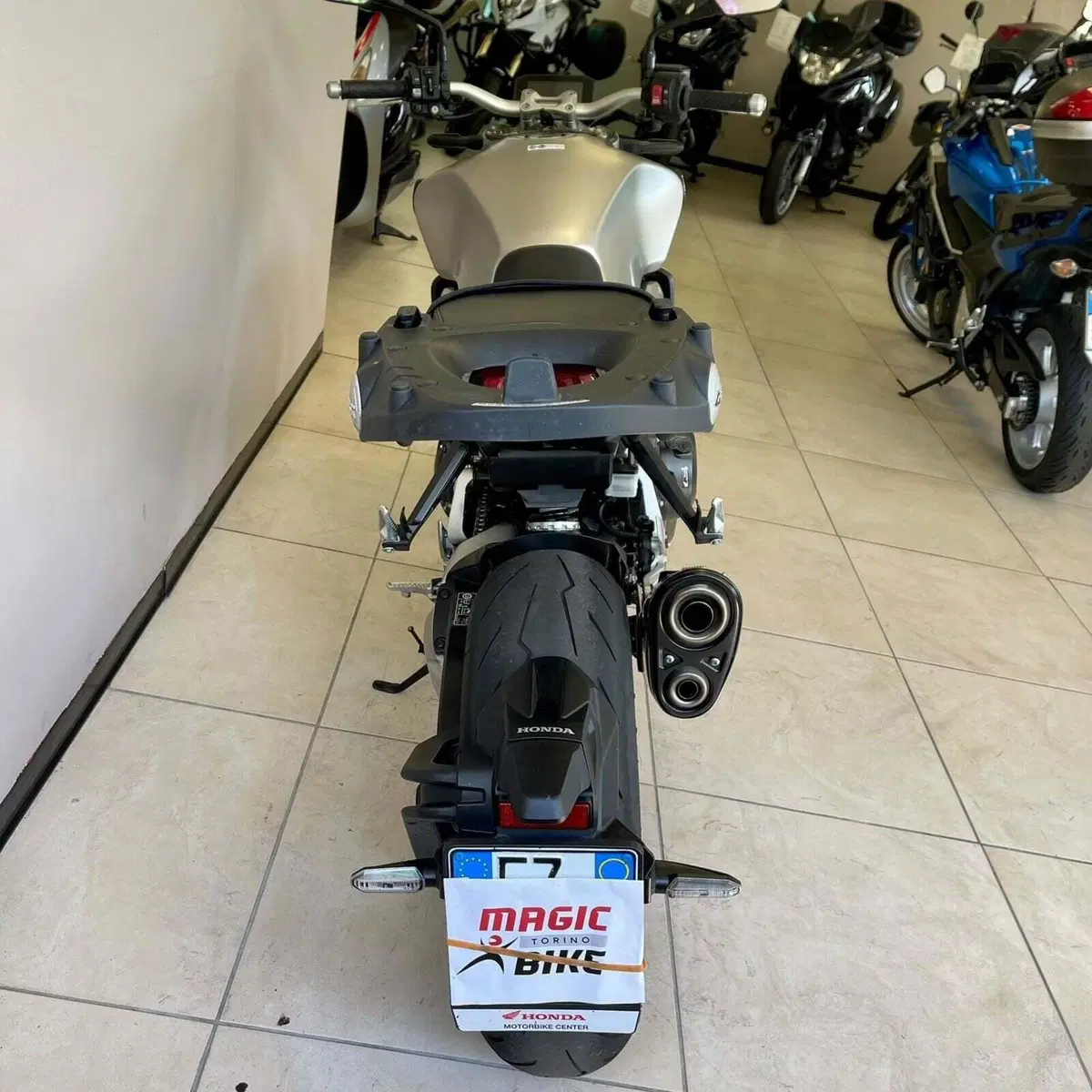 Honda CB 1000 R (2021 - 25) (7)