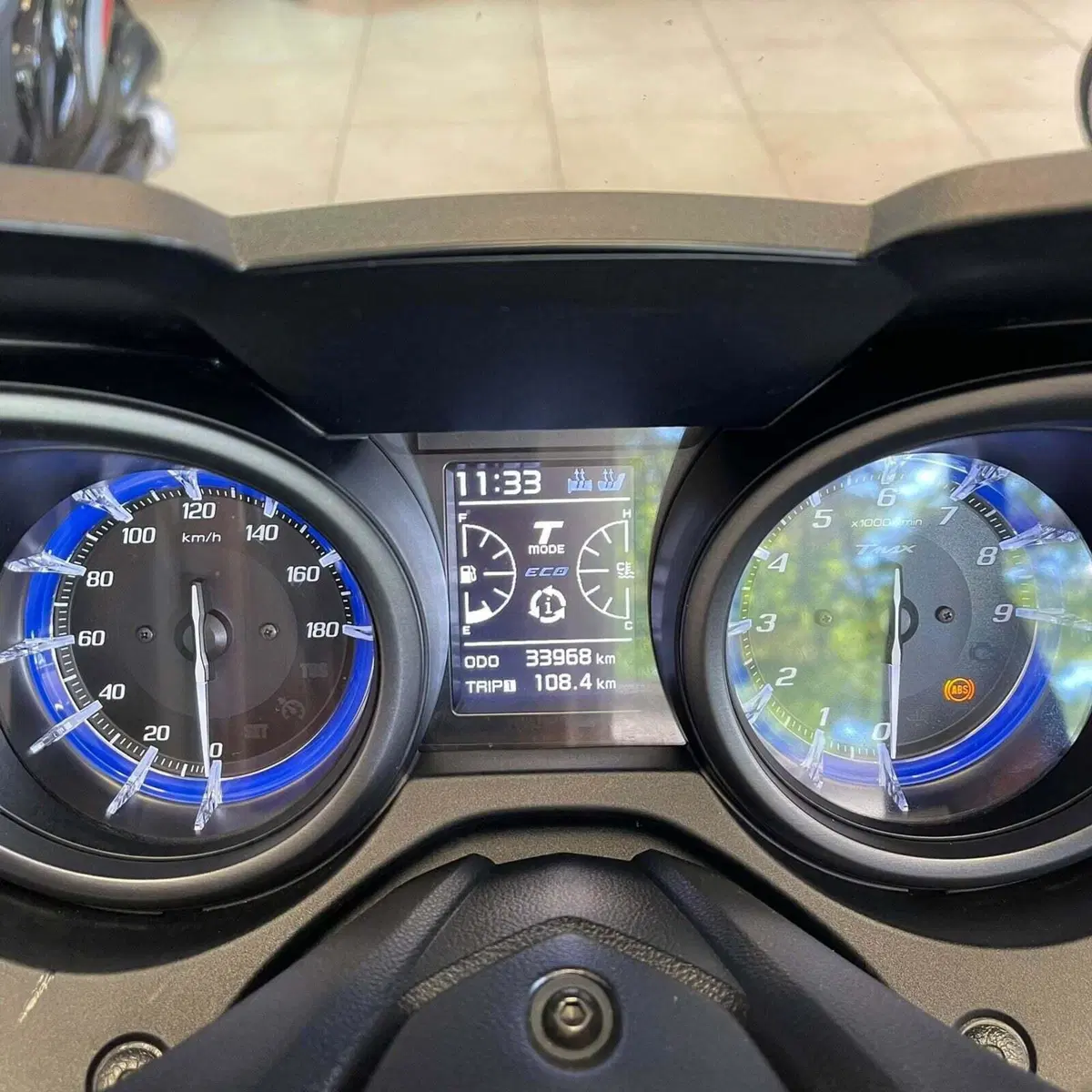 Yamaha T-Max 560 Tech Max (2020) (2)