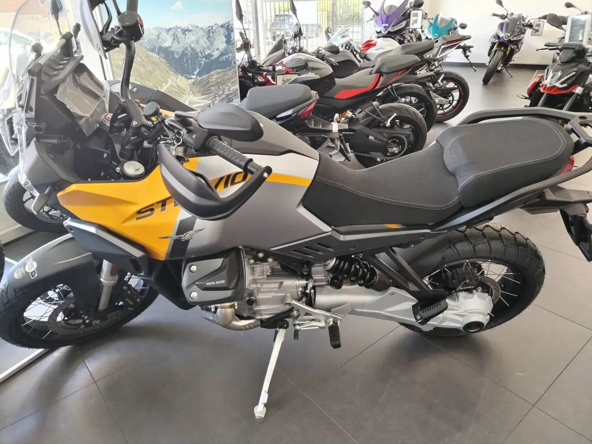 Moto Guzzi Stelvio (2024 - 26) (2)