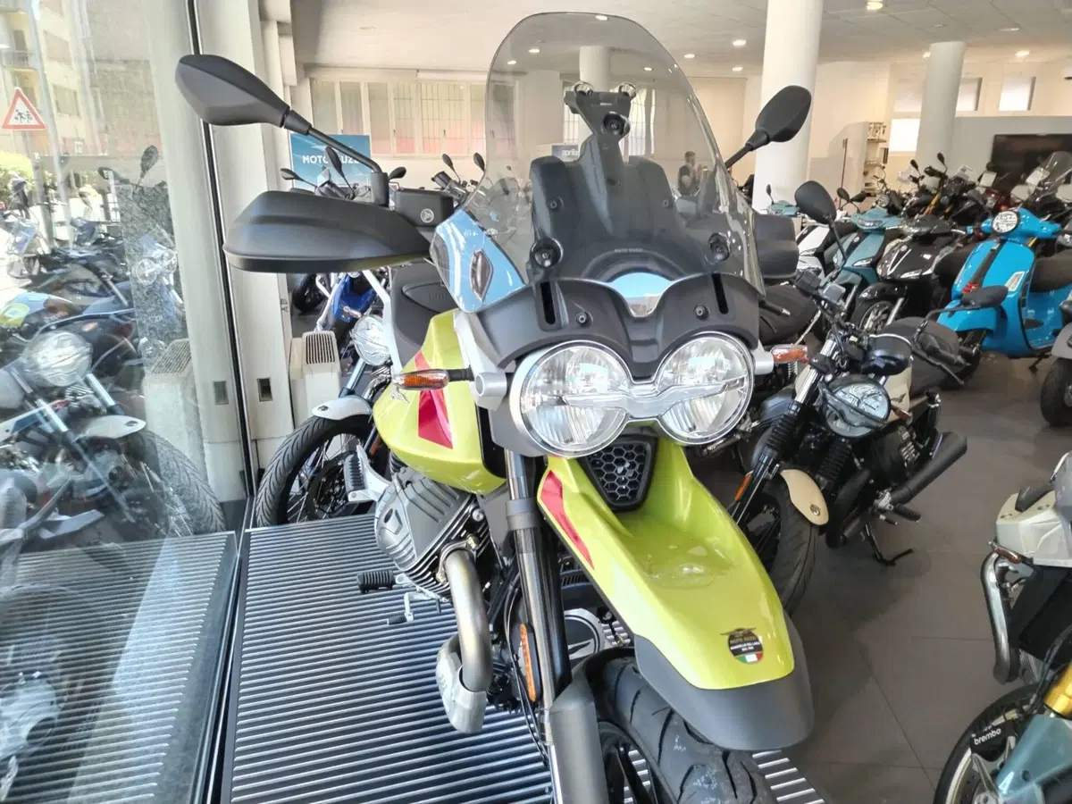Moto Guzzi V85 Strada (2024 - 26) (3)