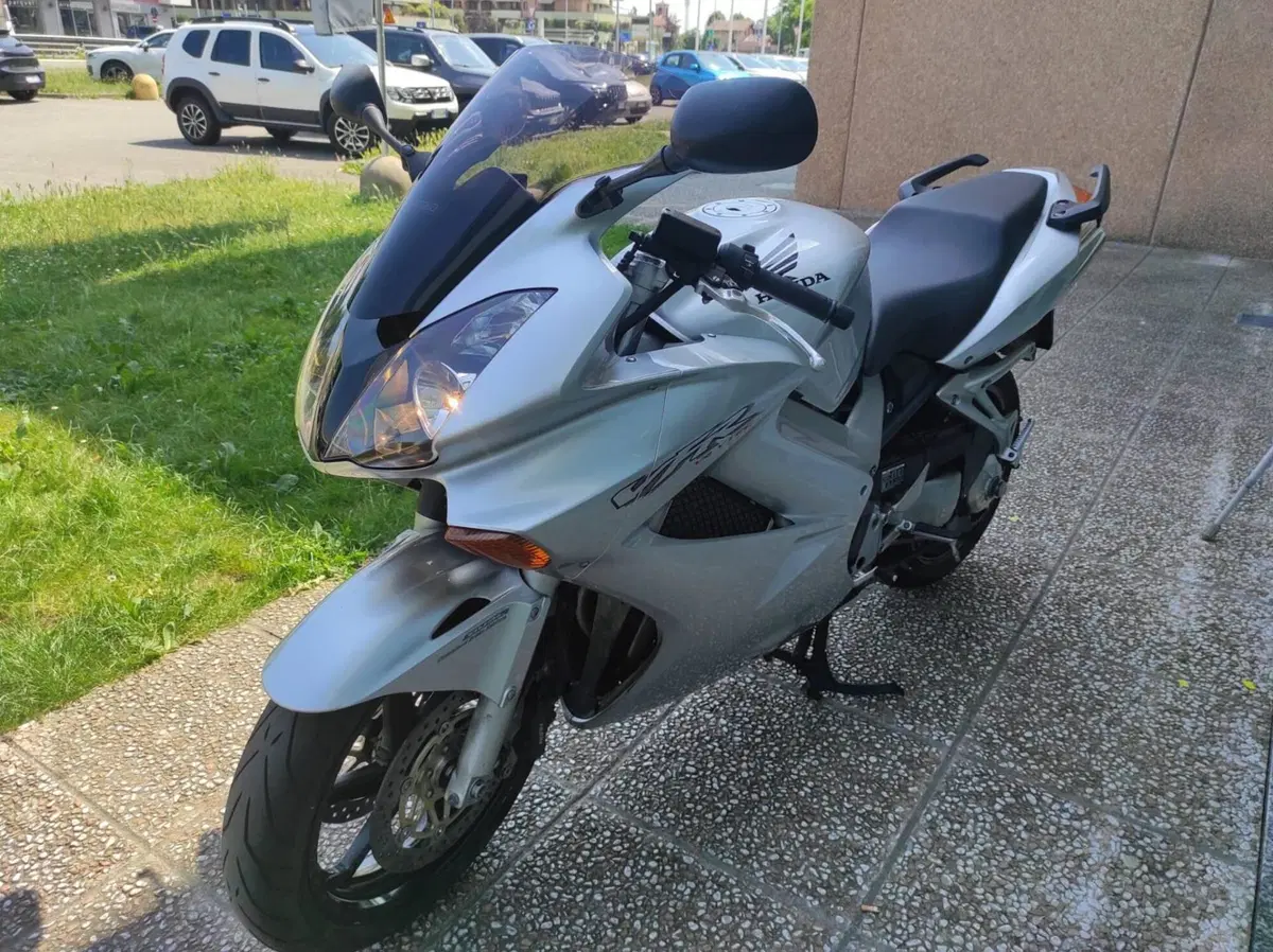 Honda VFR 800 (2002 - 05) (2)
