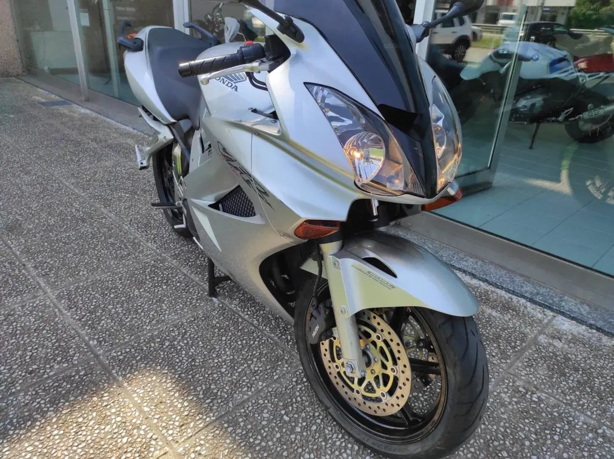 Honda VFR 800 (2002 - 05) (3)