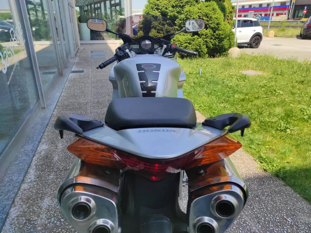Honda VFR 800 (2002 - 05) (4)