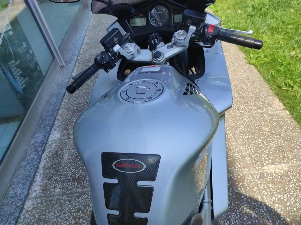Honda VFR 800 (2002 - 05) (5)