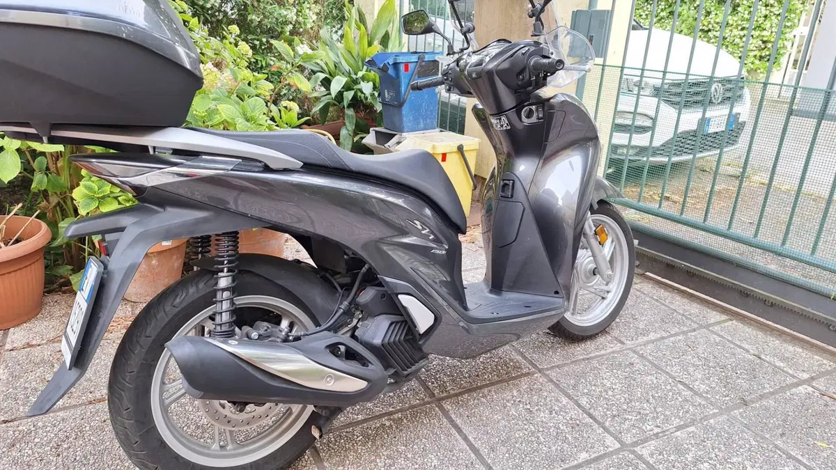 Honda SH 150i (2020 - 23) (2)