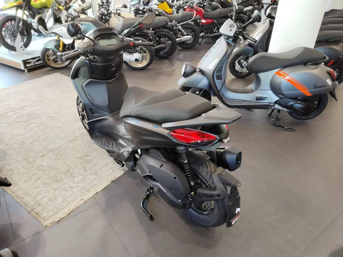 Piaggio Beverly 310 (2025 - 26) (2)