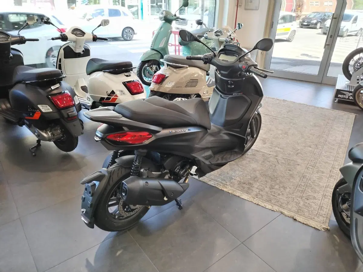 Piaggio Beverly 310 (2025 - 26) (3)