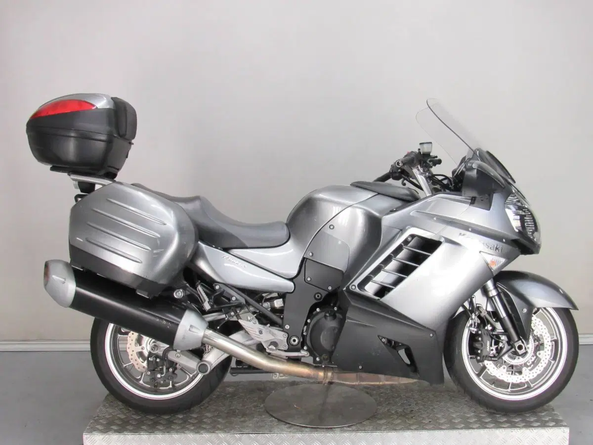 Kawasaki GTR 1400 ABS (2010 - 14) (2)