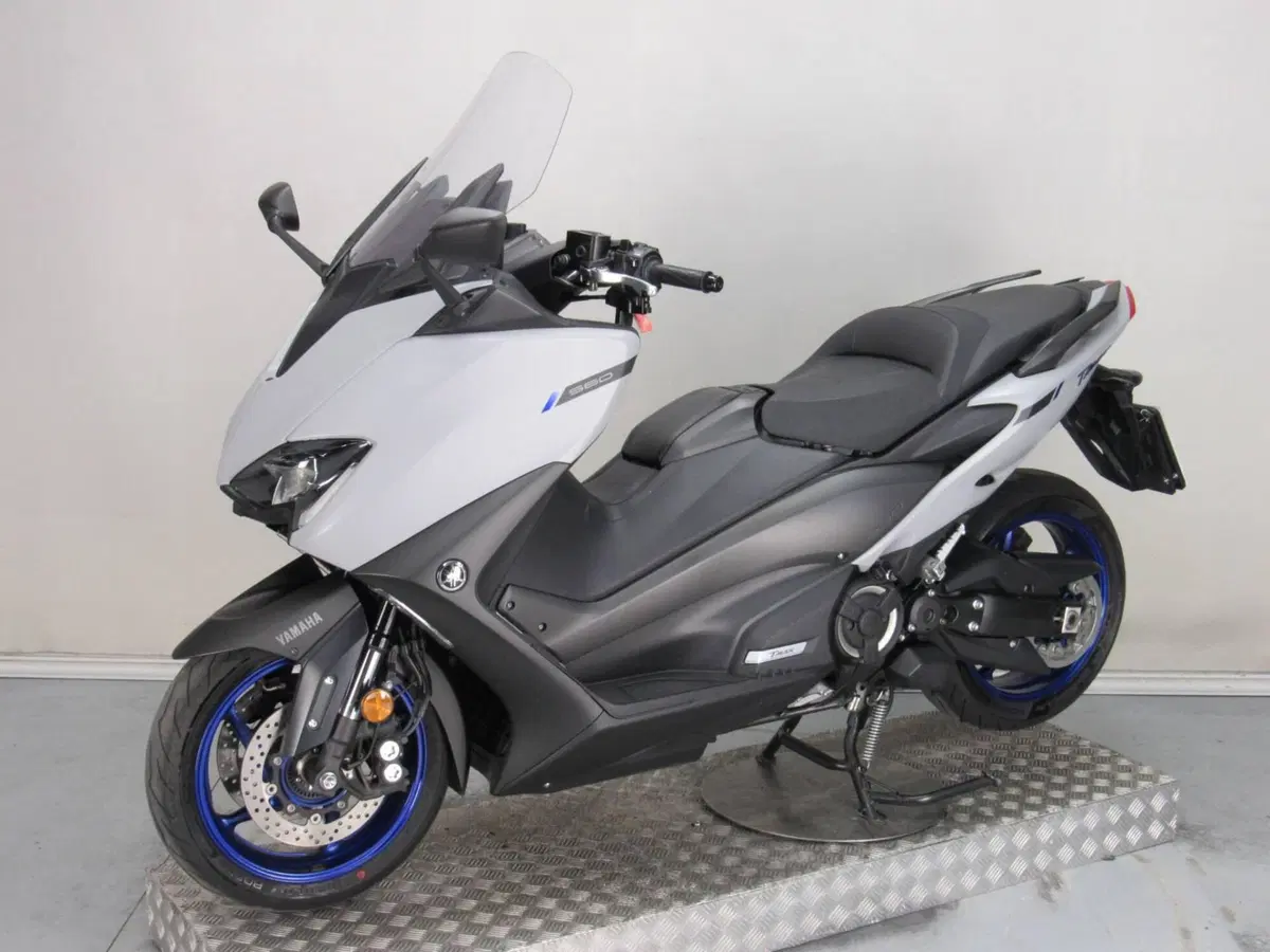 Yamaha T-Max 560 (2020 - 21) (4)