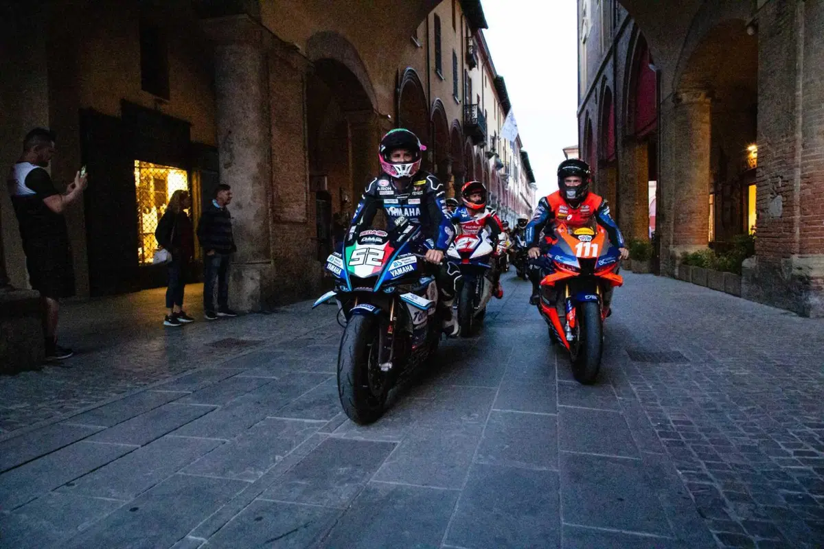 Dunlop CIV 2026, Imola: i piloti sfilano per le strade della città [VIDEO-GALLERY] (12)