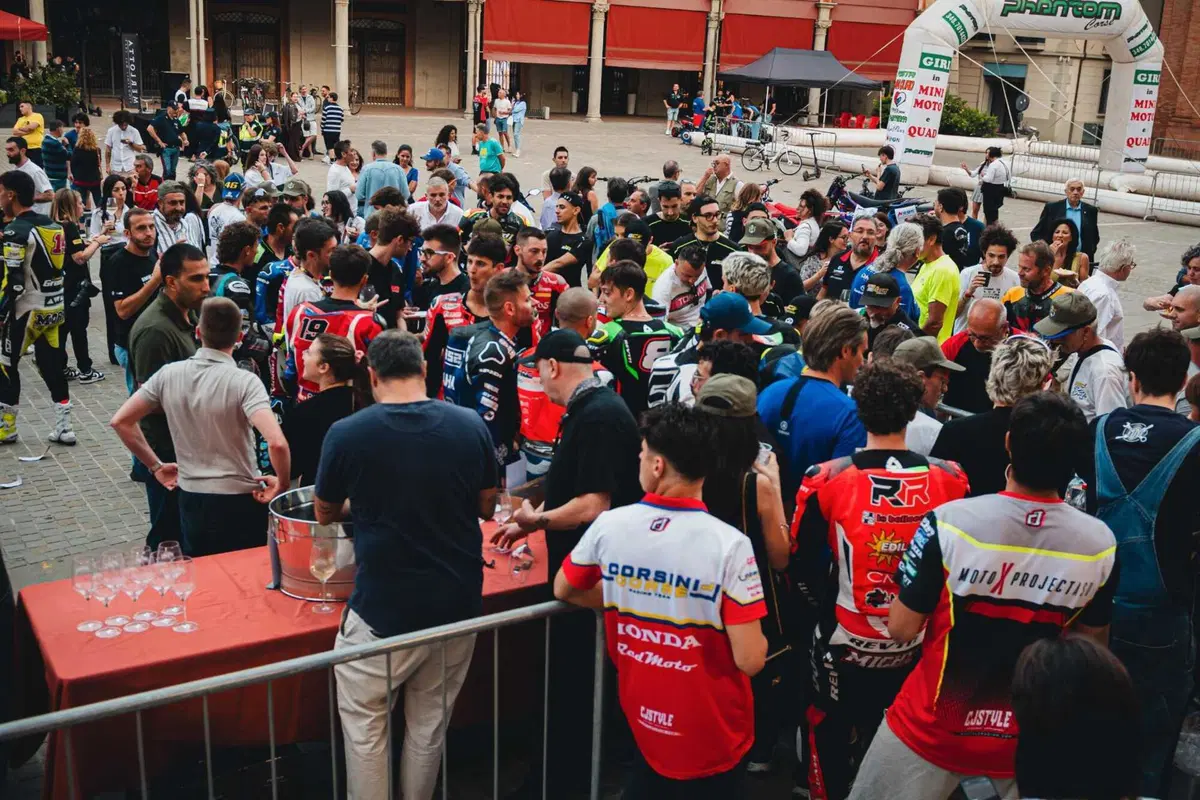 Dunlop CIV 2026, Imola: i piloti sfilano per le strade della città [VIDEO-GALLERY] (14)