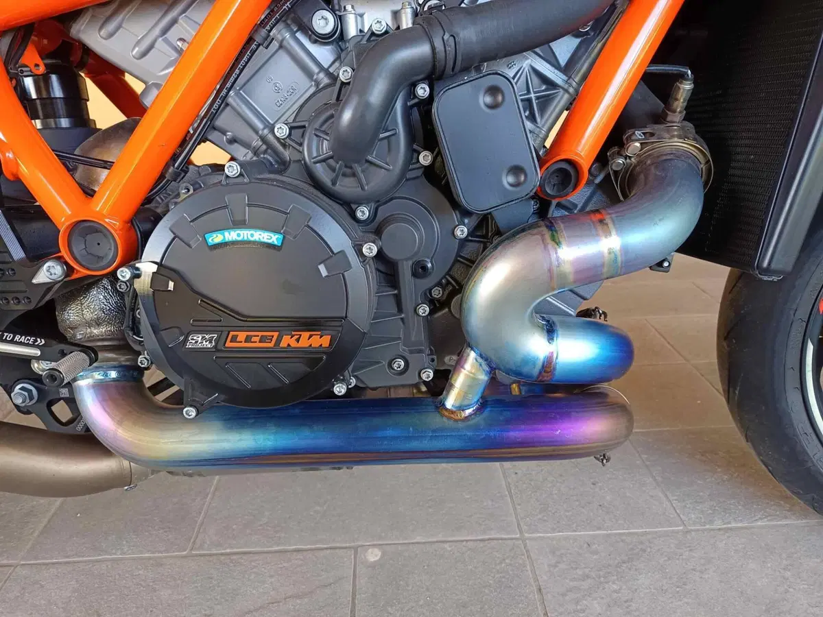 KTM 1290 Super Duke RR (2023) (4)