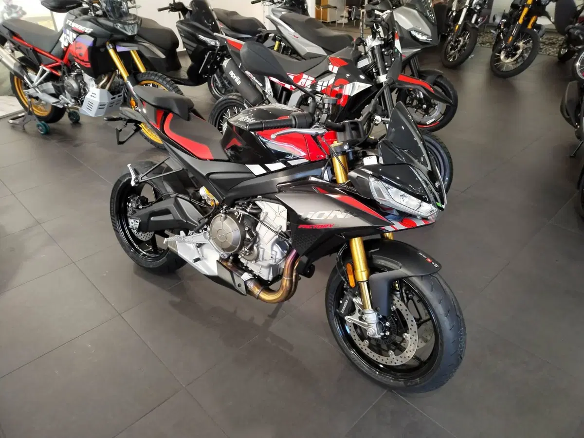 Aprilia Tuono 660 Factory (2025 - 26) (2)