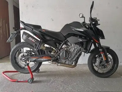 KTM 890 Duke L (2021) usata
