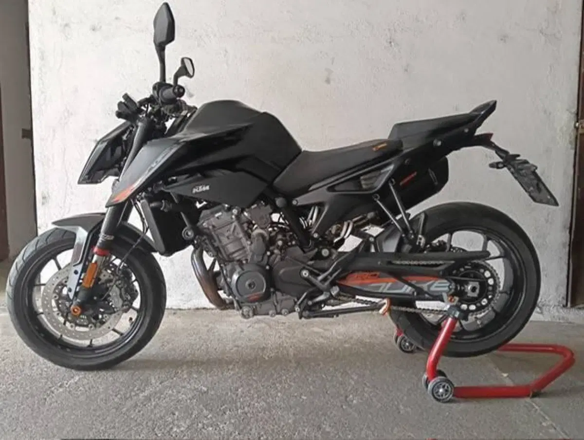 KTM 890 Duke L (2021) (2)