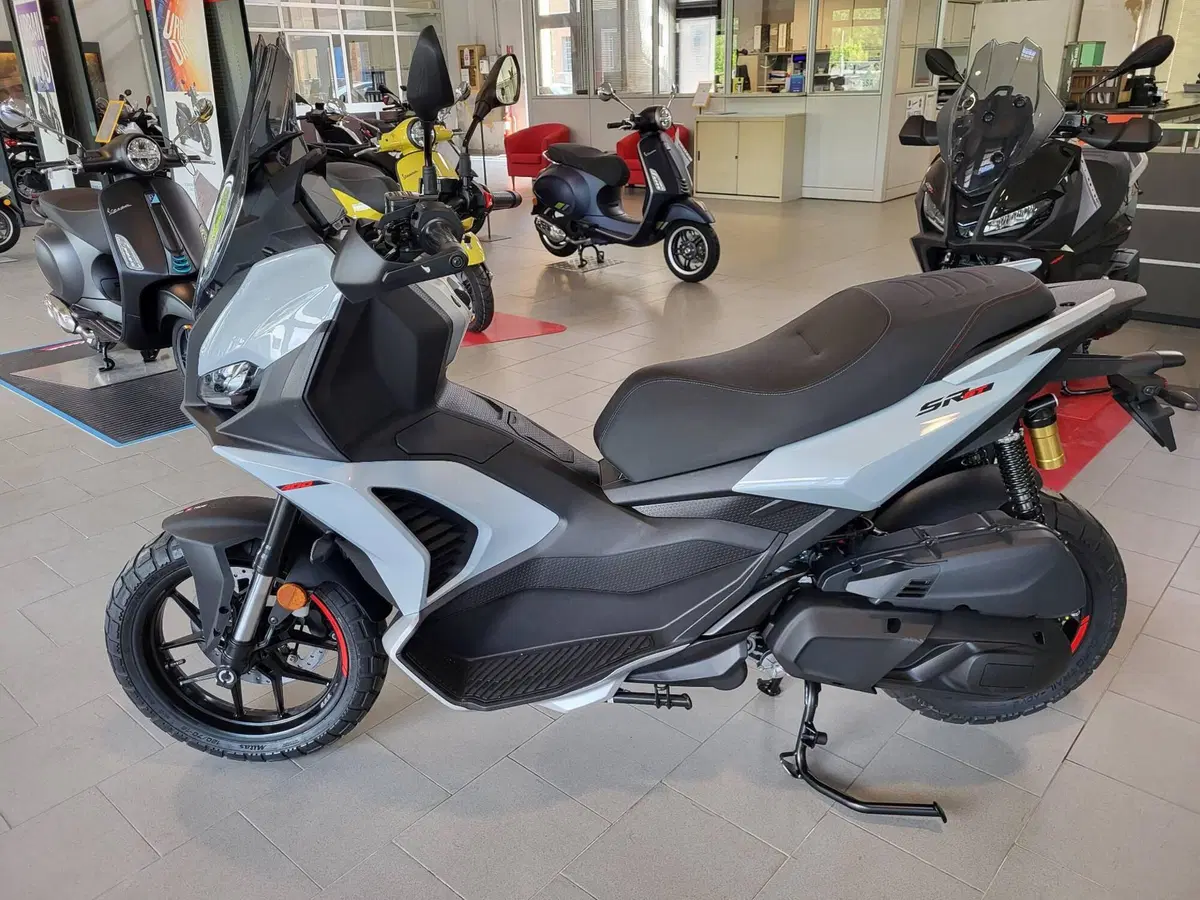 Aprilia SR GT 400 (2026) (2)