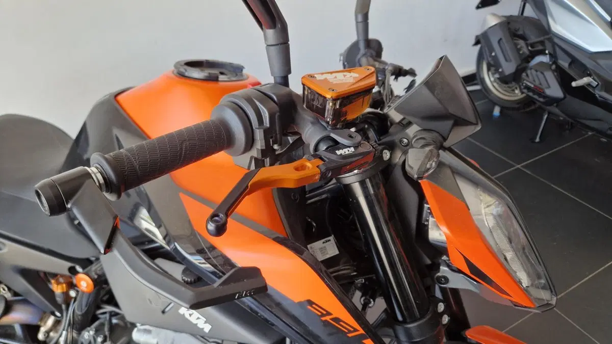 KTM 890 Duke L (2021) (5)