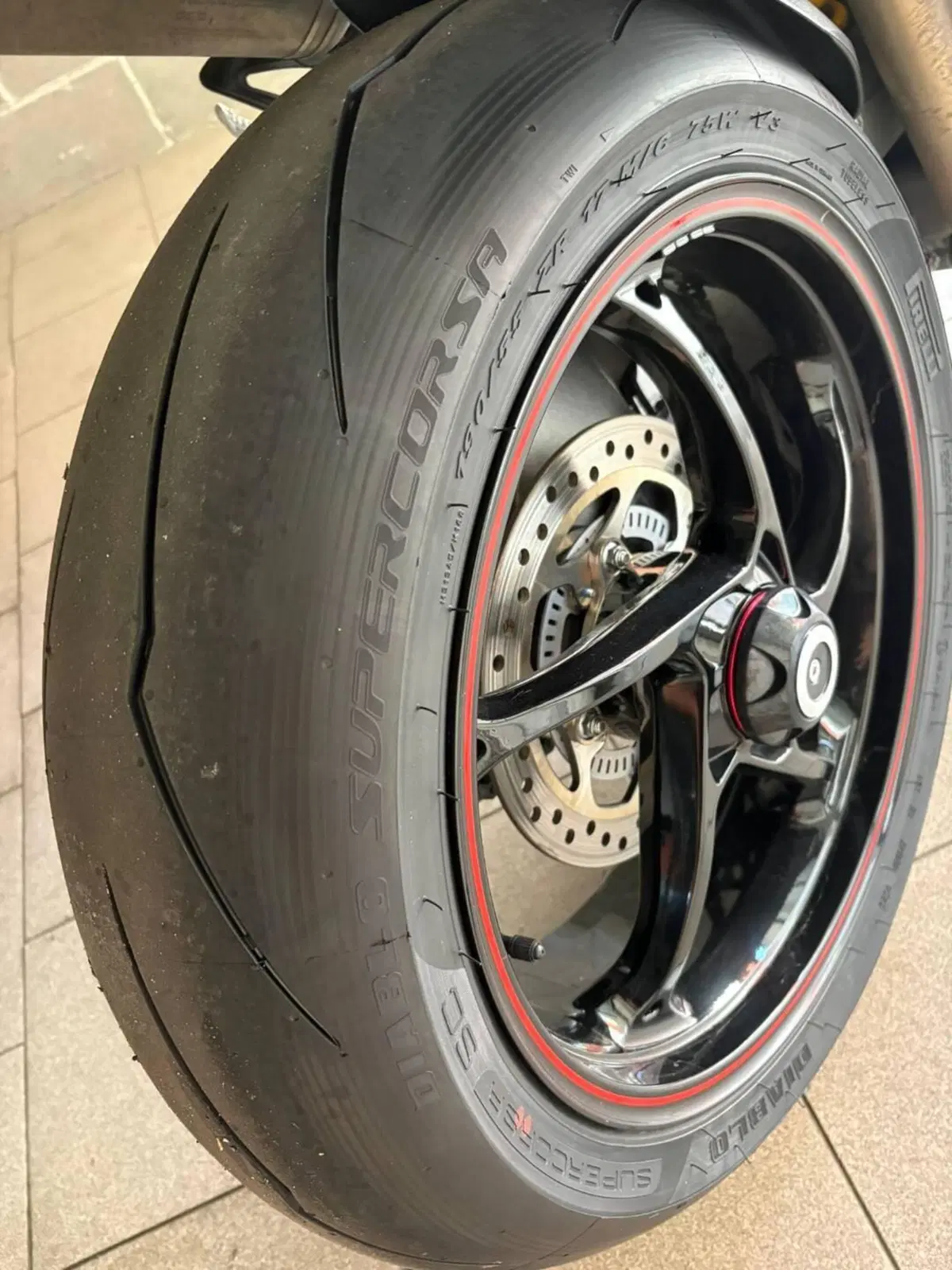 Triumph Speed Triple 1050 RS (2018 - 20) (4)