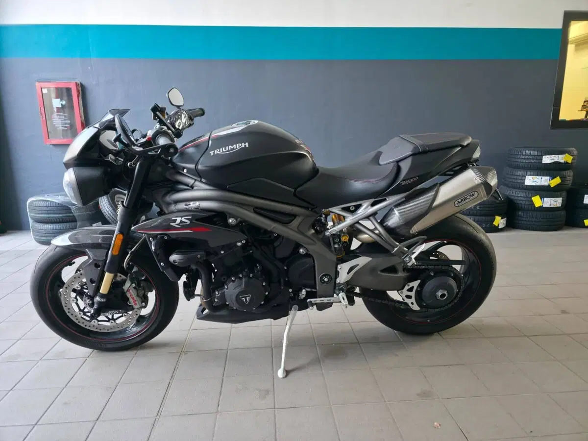 Triumph Speed Triple 1050 RS (2018 - 20) (2)
