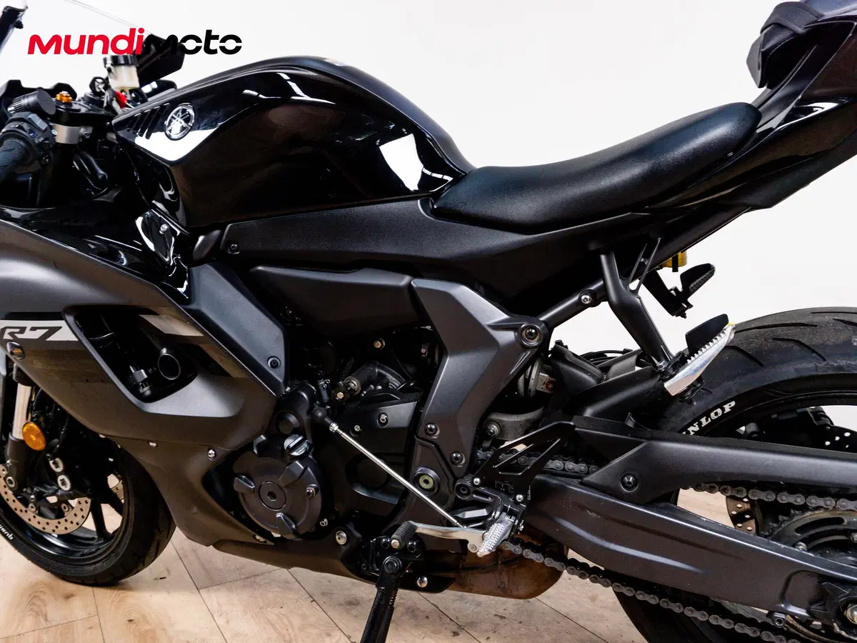 Yamaha YZF R7 (2021 - 25) (9)