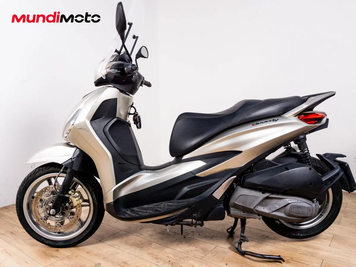 Piaggio Beverly 300 i.e. ABS-ASR (2016 - 20) (6)