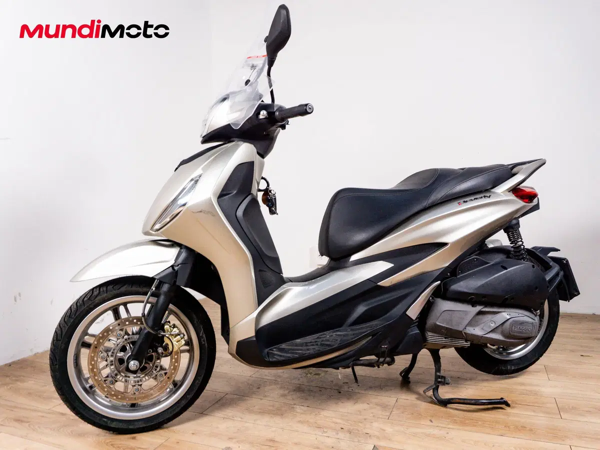 Piaggio Beverly 300 i.e. ABS-ASR (2016 - 20) (8)