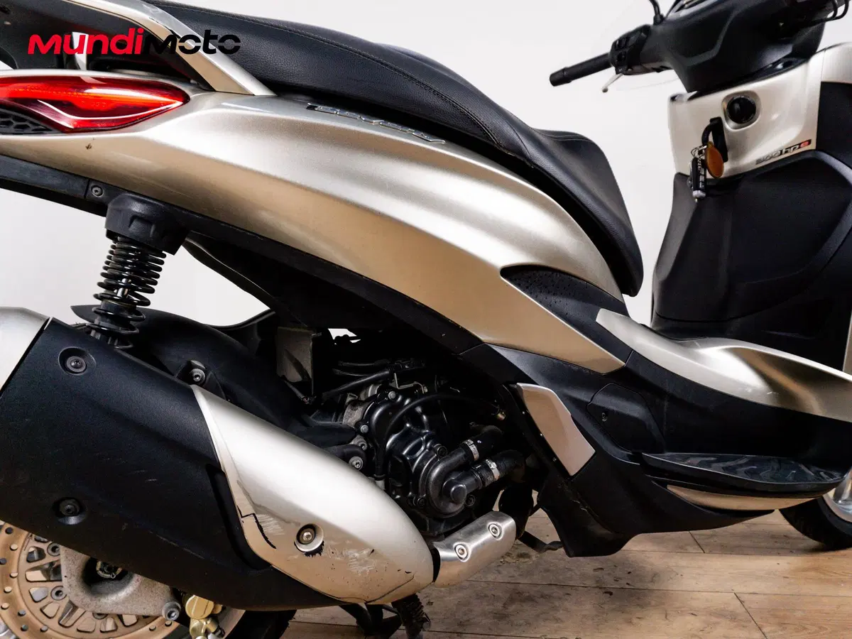 Piaggio Beverly 300 i.e. ABS-ASR (2016 - 20) (4)